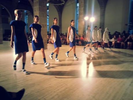 Desfile de los alumnos de la escuela Felicidad Duce.