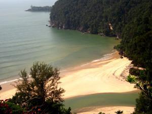 La playa de Pandan Besar, no es accesible a pie. Una maravilla cercana a la playa de Pandan Kecil