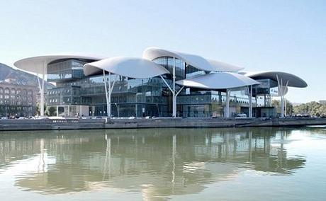 EDIFICIO PÚBLICO DE TBILISI