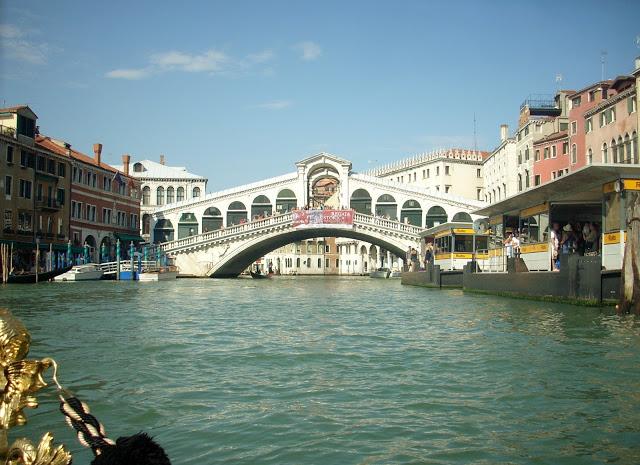 PAPPADELLE CON SALSA Y PUENTE DE RIALTO