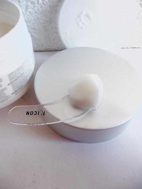 Polvos voluminizadores para el cabello de Bottega Verde y Mascarilla hidratante de ICON