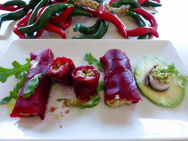 Canelones de Remolacha con Guacamole y Boquerones.