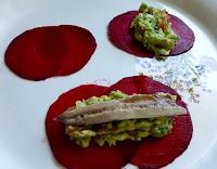 Canelones de Remolacha con Guacamole y Boquerones.