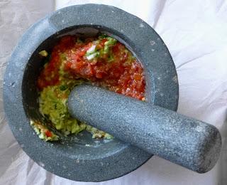 Canelones de Remolacha con Guacamole y Boquerones.