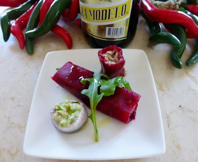 Canelones de Remolacha con Guacamole y Boquerones.