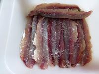 Canelones de Remolacha con Guacamole y Boquerones.