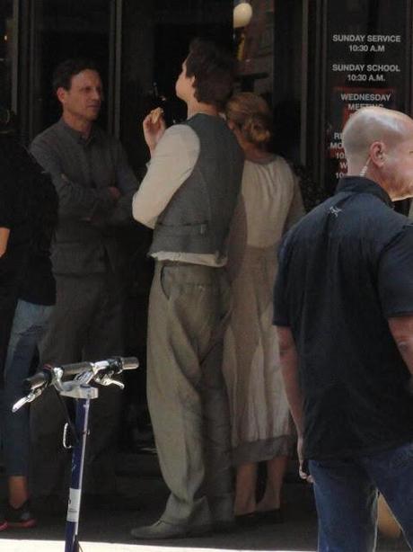 Veronica Roth, Ansel Elgort y Tony Goldwyd en el set de Divergente con fans