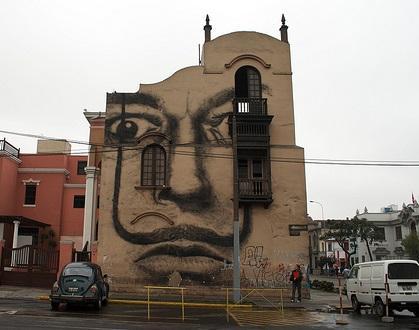 Una fachada daliniana