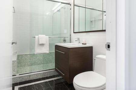 vacaciones pisos alquiler new york pisos apartamentos new york Piso de alquiler en Brooklyn New York diseño decoración interiores alquiler decoración minimalista usa new york brooklyn decoración en blanco cocinas oscuras cocinas modernas blog decoración nórdica 