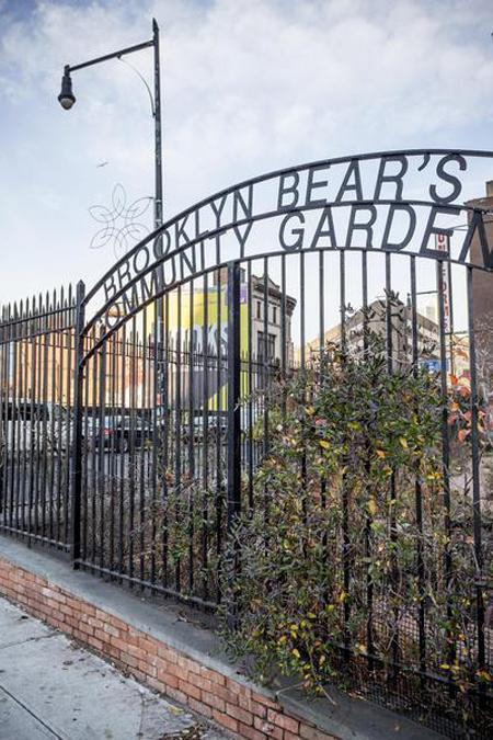 vacaciones pisos alquiler new york pisos apartamentos new york Piso de alquiler en Brooklyn New York diseño decoración interiores alquiler decoración minimalista usa new york brooklyn decoración en blanco cocinas oscuras cocinas modernas blog decoración nórdica 