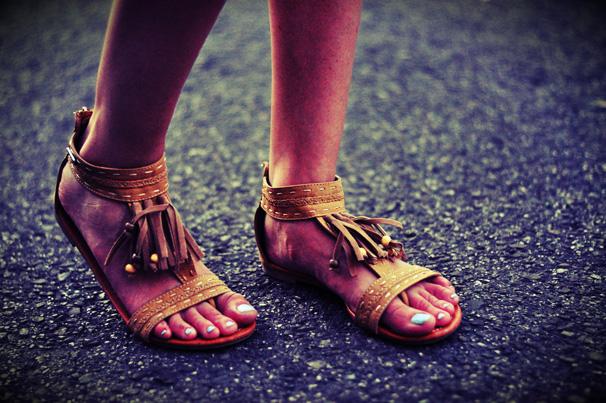 VESTIDO + SANDALIAS DE FLECOS