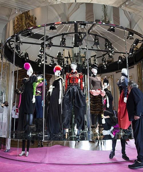 Christian Lacroix y Schiaparelli: creando arte