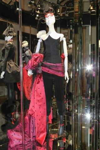 Christian Lacroix y Schiaparelli: creando arte