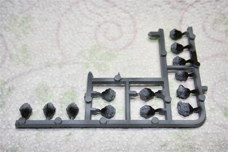 Presombreado negro en los cascos de los paladines