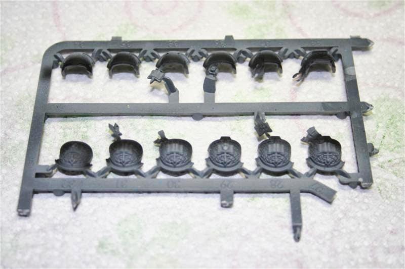 Presombreado negro en las hombreras de los paladines