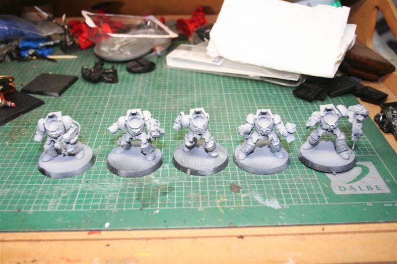 Neutral Grey de Vallejo Model Color en la servoarmadura de los paladines