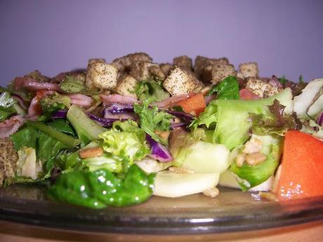 ENSALADA TEMPLADA DE BACON Y QUESO