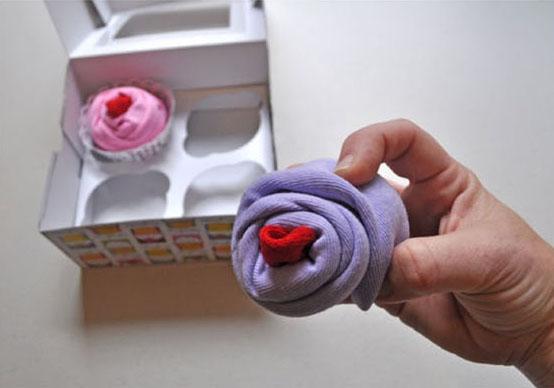 Bodies de bebé en caja de cupcakes