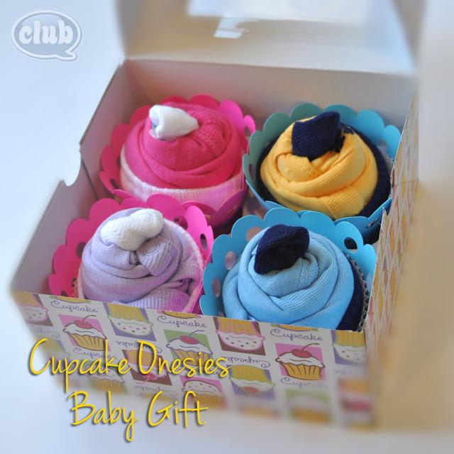 Bodies de bebé en caja de cupcakes