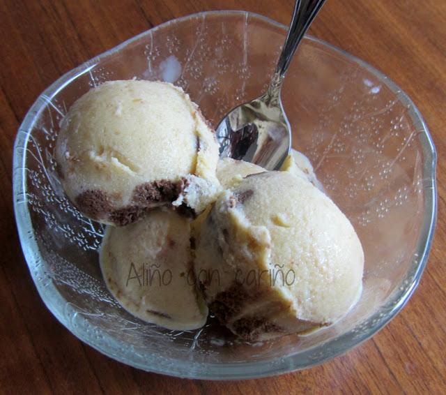 HELADO CREMOSO DE VAINILLA CON GALLETAS DE CHOCOLATE