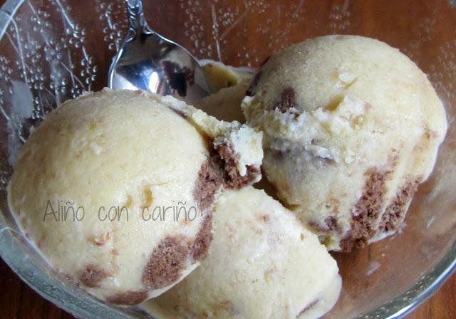 HELADO CREMOSO DE VAINILLA CON GALLETAS DE CHOCOLATE