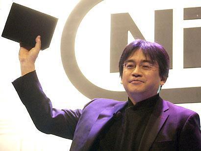 Satoru Iwata, de abajo a arriba
