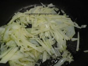 Filete de ternera salteado sobre crujiente de patata y queso