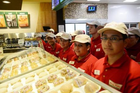 Apertura Krispy Kreme Cancún PERSONAL DISPLAY