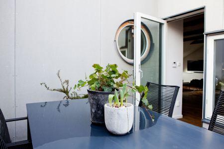 Dúplex con terraza estilo nórdico dúplex con terraza decoración diseño nórdico decoración exteriores nórdico decoración dúplex y áticos decoración diseño exteriores balcones y terrazas decoración blanco y negro blog diseño decoración interiores nórdico