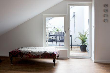 Dúplex con terraza estilo nórdico dúplex con terraza decoración diseño nórdico decoración exteriores nórdico decoración dúplex y áticos decoración diseño exteriores balcones y terrazas decoración blanco y negro blog diseño decoración interiores nórdico