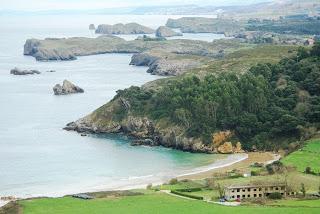 De Torimbia a Gulpiyuri: un sendero entre playas De Torimbia a Gulpiyuri: un sendero entre playas