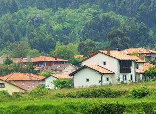 De Torimbia a Gulpiyuri: un sendero entre playas