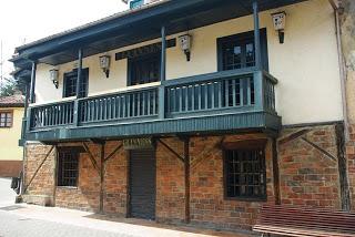 Mieres: un castillete en el Camino