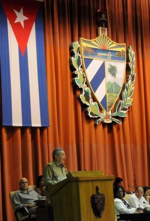 Raúl llama a enfrentar las indisciplinas: el pueblo responde (+Video)