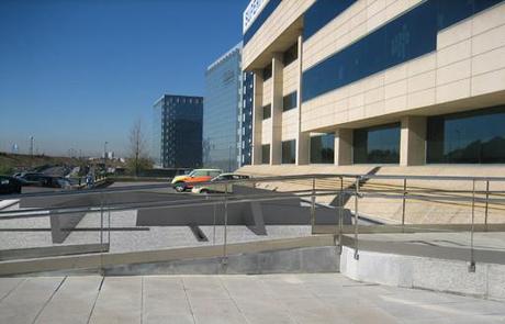 A-cero presenta dos propuestas de paisajismo para un edificio al norte de Madrid