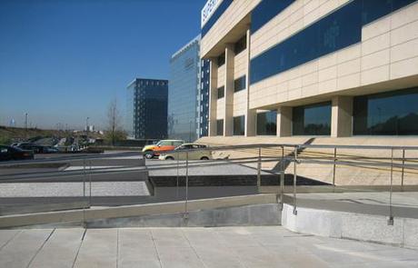 A-cero presenta dos propuestas de paisajismo para un edificio al norte de Madrid