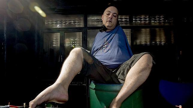 La historia de «Pies de oro», el DJ sin brazos