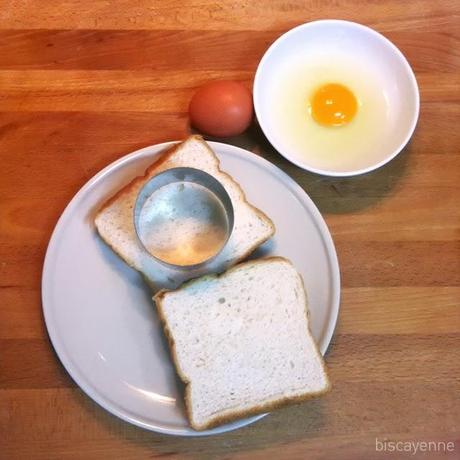 Huevos high-life con salsa sanguinaria: el desayuno del caníbal