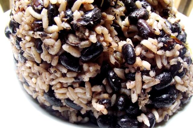 moro congrí (moro de habichuelas negras)