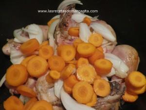 Pollo guisado con zanahorias