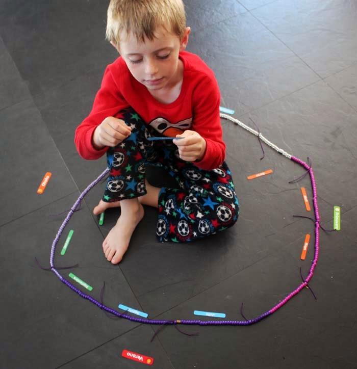 Fun with Kids summer: collar calendar