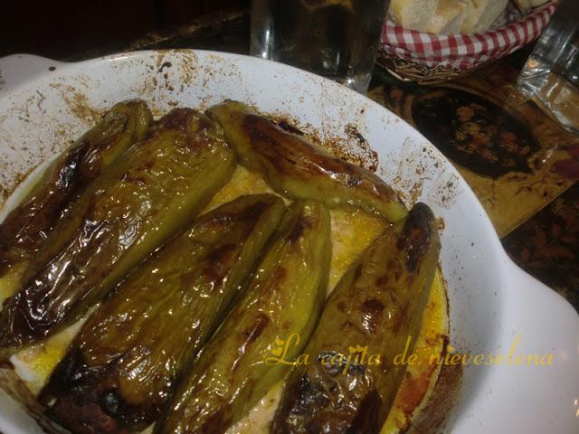 Pimientos rellenos de pastel de carne con pisto