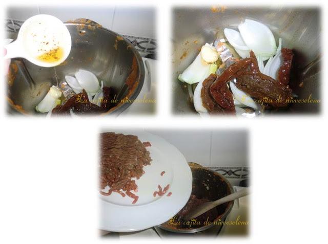 Pimientos rellenos de pastel de carne con pisto