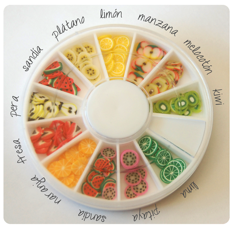 NOTD: Uñas de batido de fresa con fimo y glitter. NOTD: Uñas de batido de fresa con fimo y glitter.