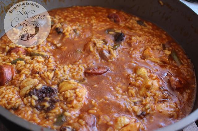 ARROZ CAMPERO CON POLLO, CHORIZO Y MORCILLA