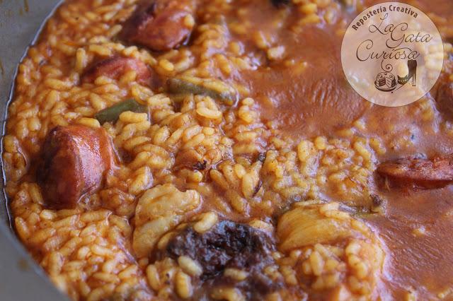 ARROZ CAMPERO CON POLLO, CHORIZO Y MORCILLA