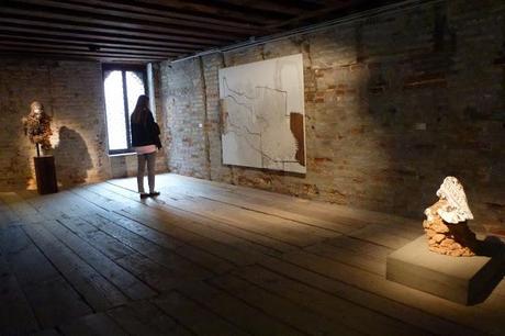 La mirada de Tàpies en Palazzo Fortuny