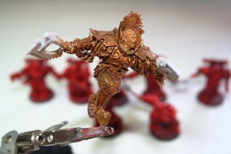 Angron sobre la mesa de trabajo