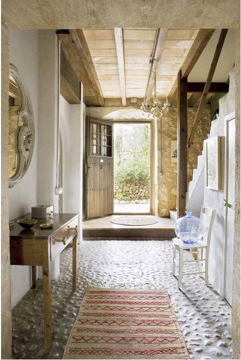 Vestida por lo sencillo