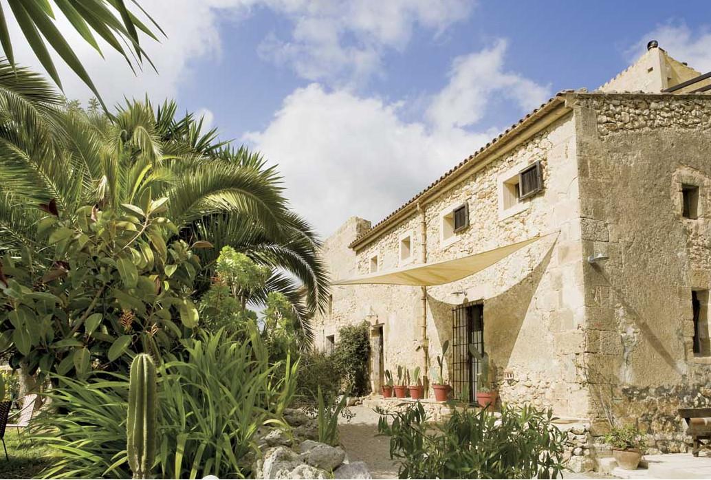 Vestida por lo sencillo